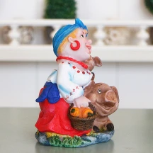Скарбничка Гранд Презент "Козачка із поросям" 10 х 8,7 х 12,5 см ZY12105-2Б — фото 2